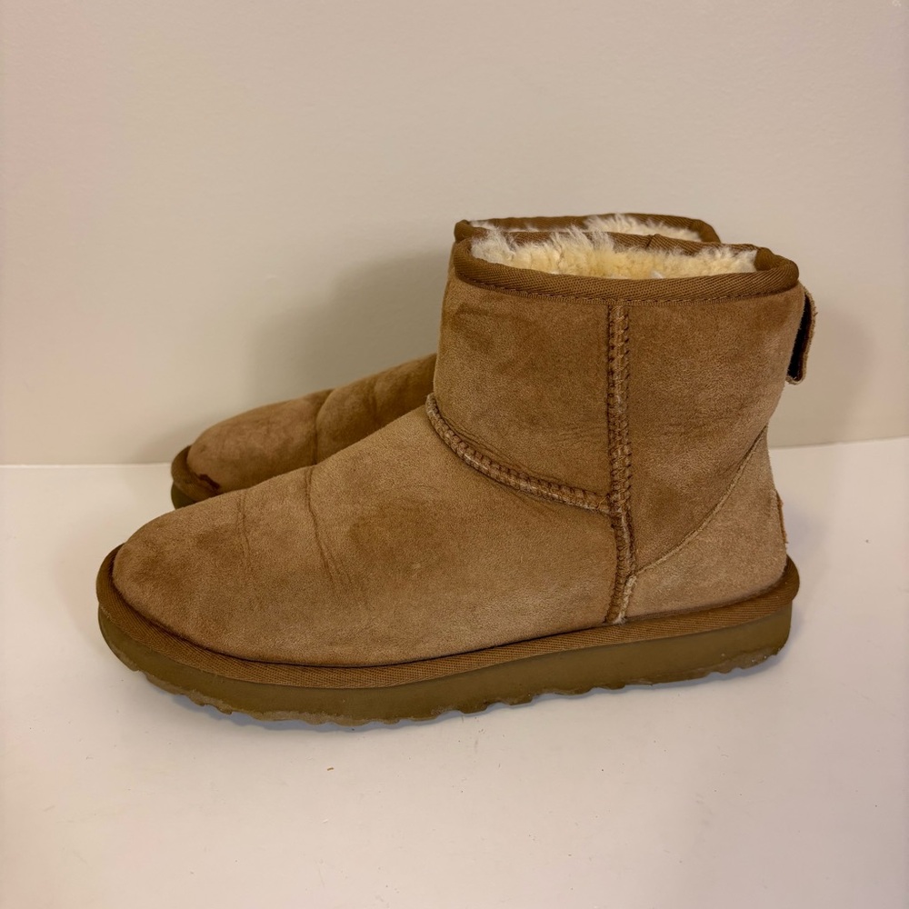 UGG Chestnut‎ Short Classic Winter Fur Lined Boots Women’s 8